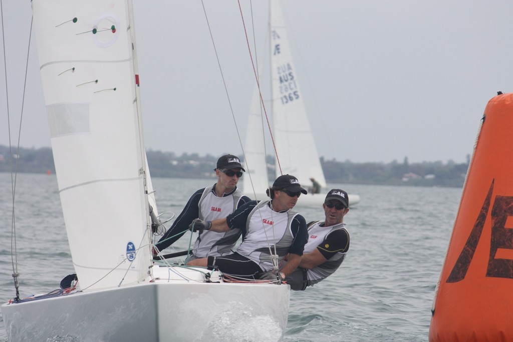 Matthew Chew and his Gen XY team lean into top mark in the light airs - Etchells Queensland Championship 2011 &copy; Tracey Johnstone